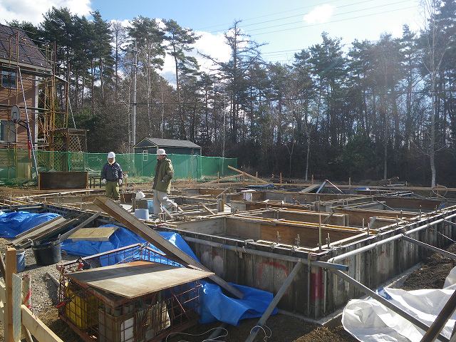 立ち上がり基礎型枠建て込み