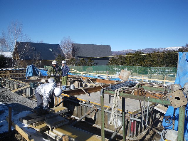 立ち上がり型枠建て込み