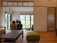 どこまでも視線が通る、開け放つ家