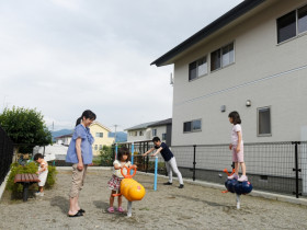 タテヨコに駆け巡る家