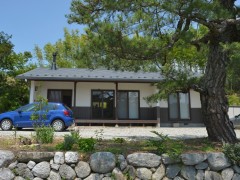 新しいのに、なつかしい。山あいにとけ込む、平屋の家