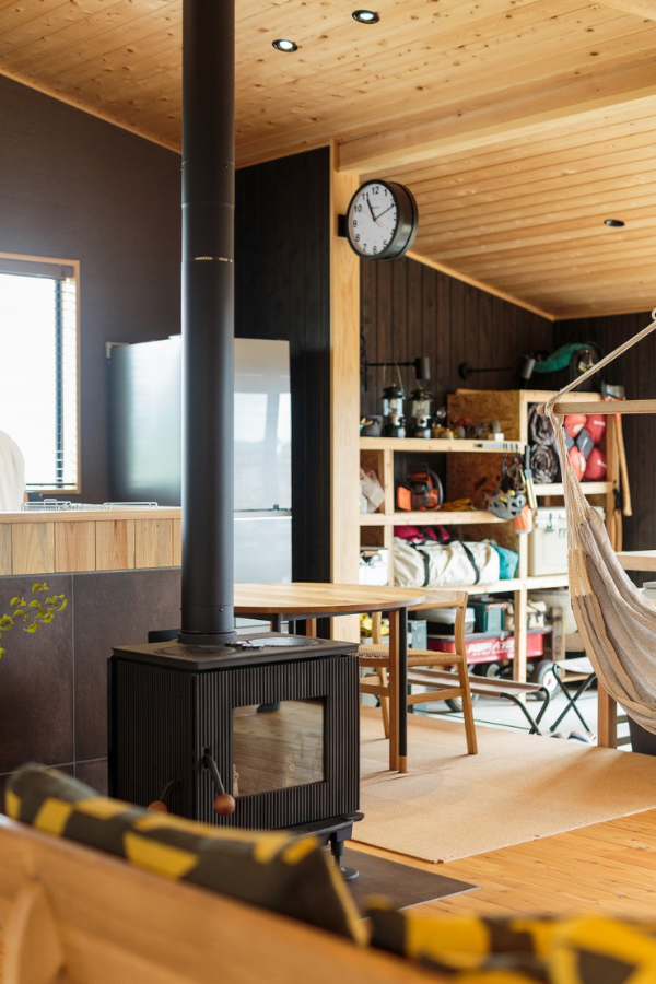 キャンプするように人生を遊ぶ＿平屋