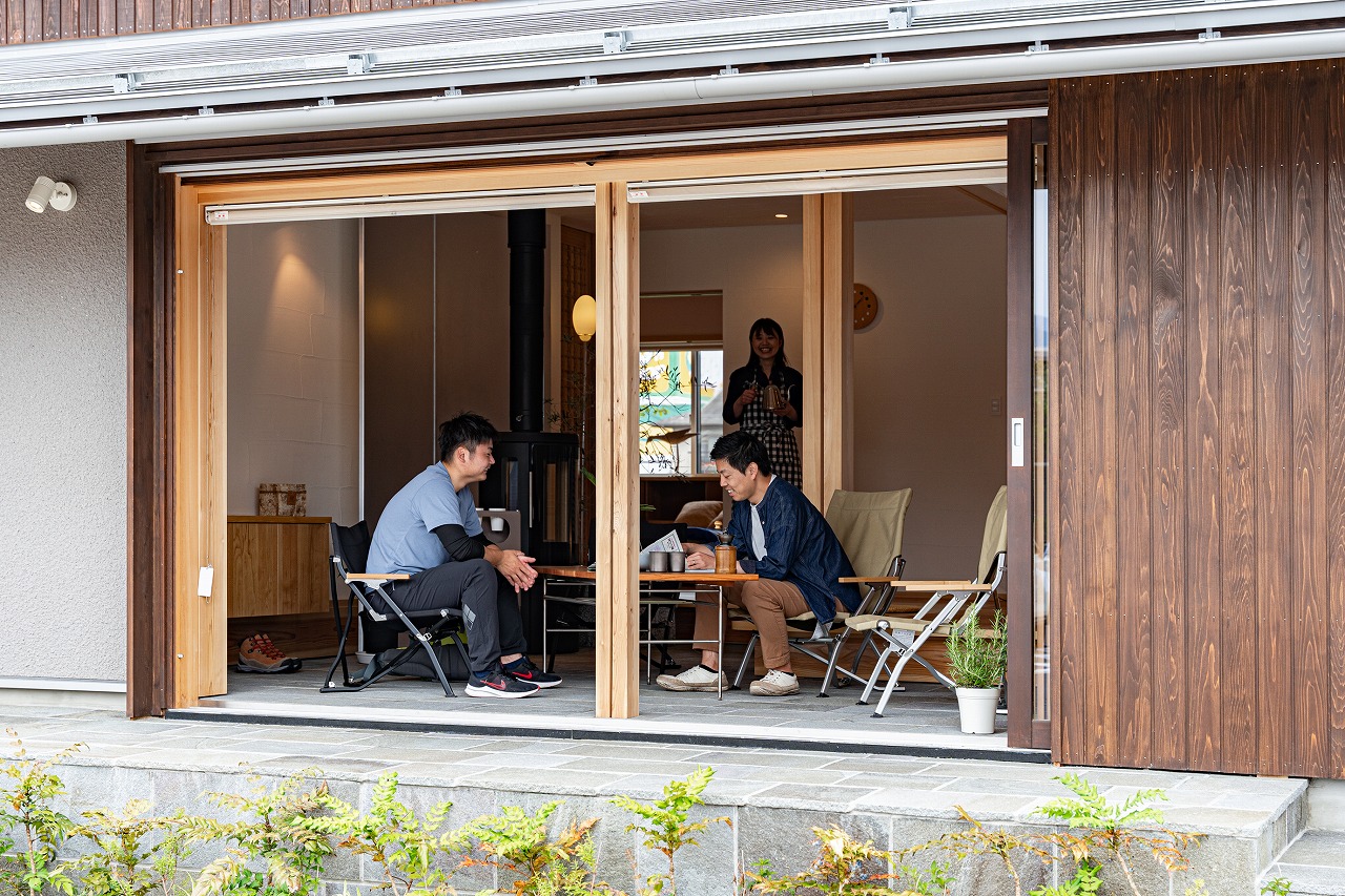 諏訪展の土間サロン