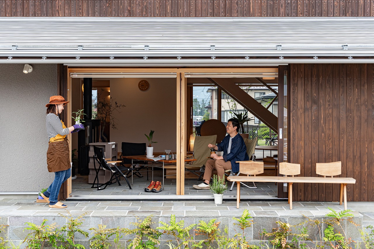 諏訪展の土間サロン