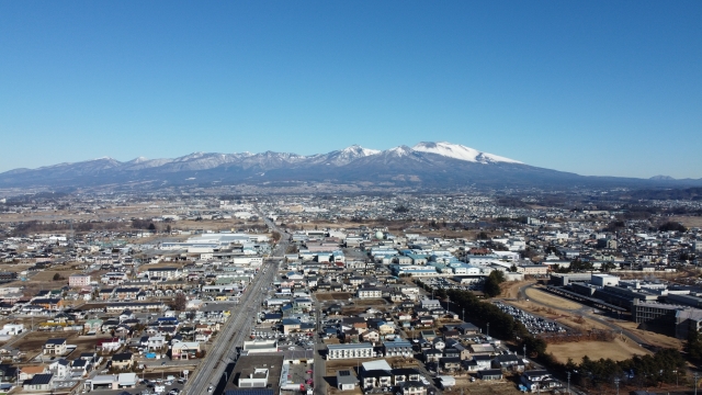 上空から見た佐久市の街並み