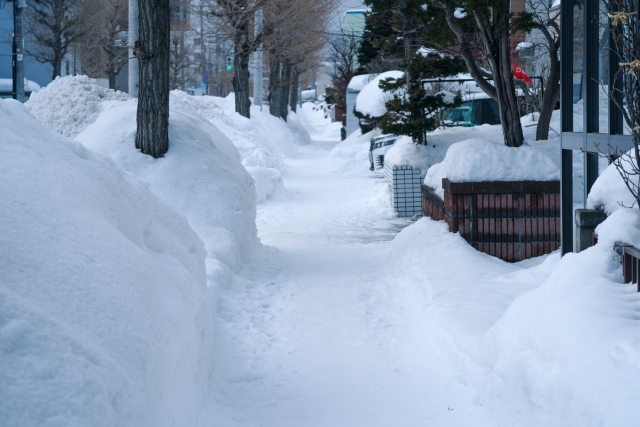 豪雪地帯の冬の街並み