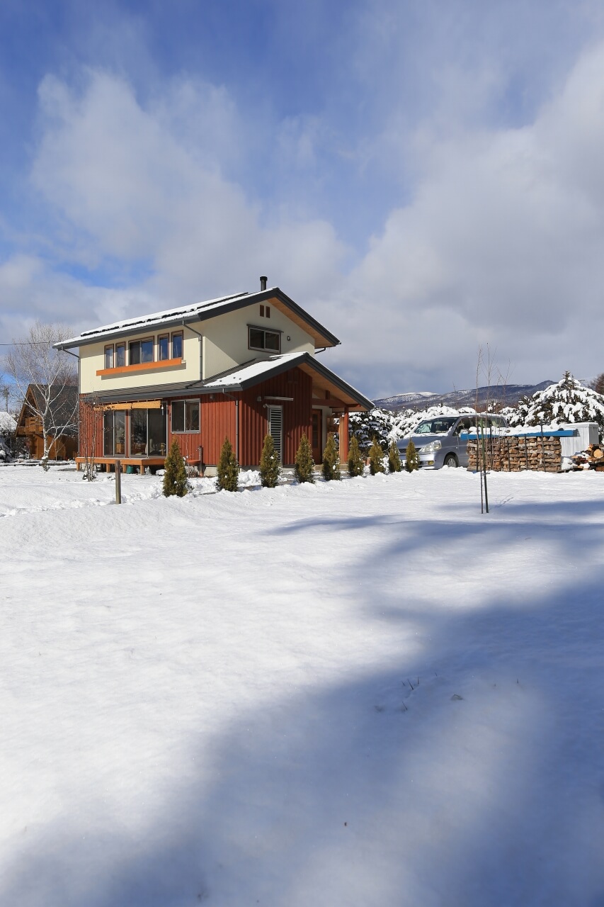 雪原に佇む家